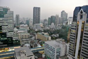 シーロム・サトーン地区の様子
